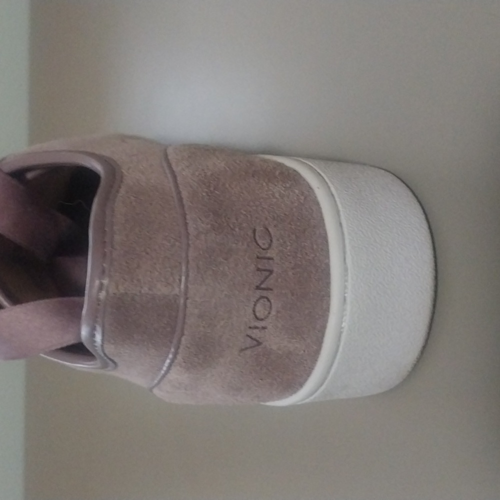 Euc Vionic Sneakers View 6